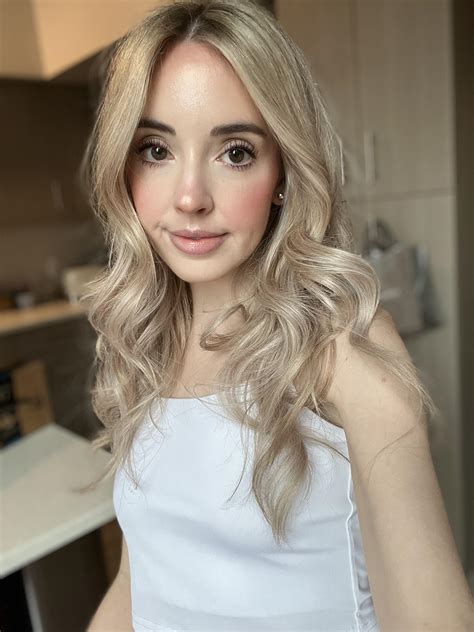 Let’s hold hands! : r/Gundam