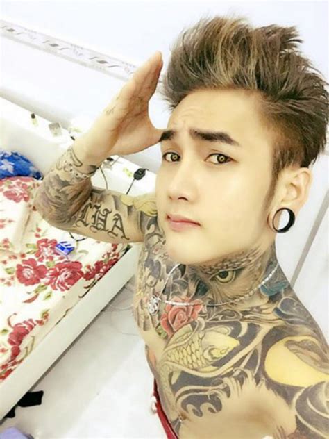 Hot boy xăm trổ livestream khoe bơm cu to khủng Thế giới đàn ông đẹp trai online
