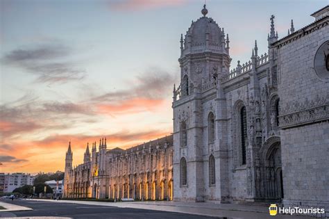 Mosteiro Dos Jerónimos Hieronymuskloster Touristen In Lissabon