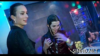 Faire la fête séduisante et juteuse XVIDEOS