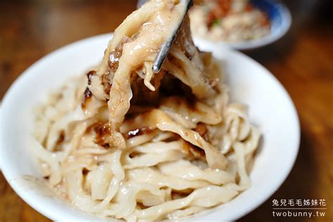 台中清水美食》老士官擀麵～懷舊眷村老味道 現擀手切麵條q勁十足，酸辣豆腐也好吃 兔兒毛毛姊妹花