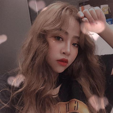 Loạt hot streamer và nữ game thủ xinh đẹp đua nhau check in thả thính với thiệp hồng WeChoice