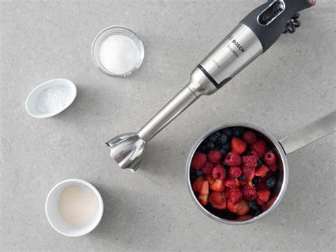 Wegański tort naked cake z owocami Przepis