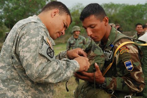 Us Honduran Soldiers Exchange Ideas During Combined Airborne