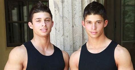 El Lavadero de las Muñecas CONOCE A LOS GEMELOS QUE HACEN PORNO GAY