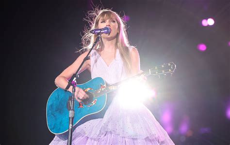 Watch Taylor Swift debut 'I Forgot That You Existed' and 'Sweet Nothing' live