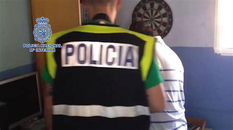 La Policía Detiene A Cuatro Personas En La Línea Por Abusar De Dos