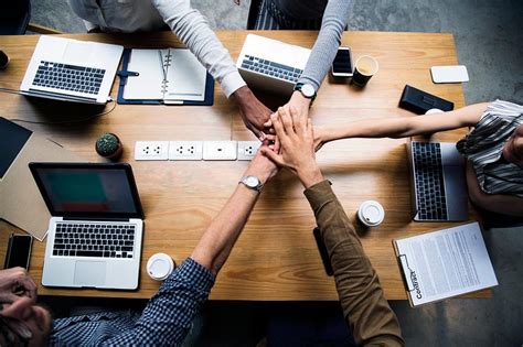business people shaking hands  agreement  public domain photo