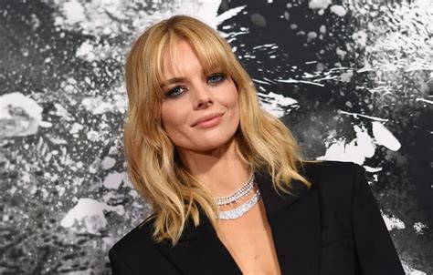 Wallpaper Look Necklace Actress Blonde Beautiful Jacket Bangs Samara Weaving For Mobile