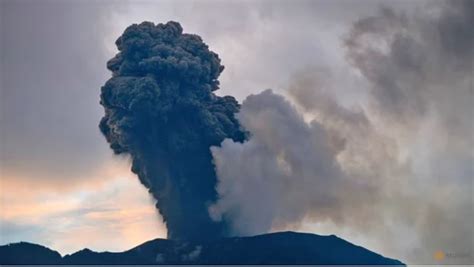 Indonesia Evac A A Miles De Personas Debido A Erupci N De Volc N