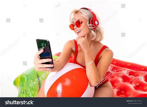 Sexy Blonde Girl Red Swimsuit Sunglasses Stock Photo 1582176013 Shutterstock