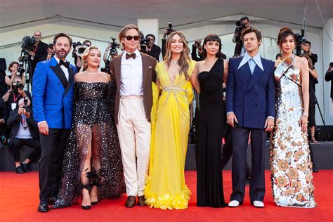フローレンス・ピュー、ハリー・スタイルズ出演・映画『ドント・ウォーリー・ダーリン』第79回ヴェネチア国際映画祭 ワールドプレミア登場｜5分間の ...