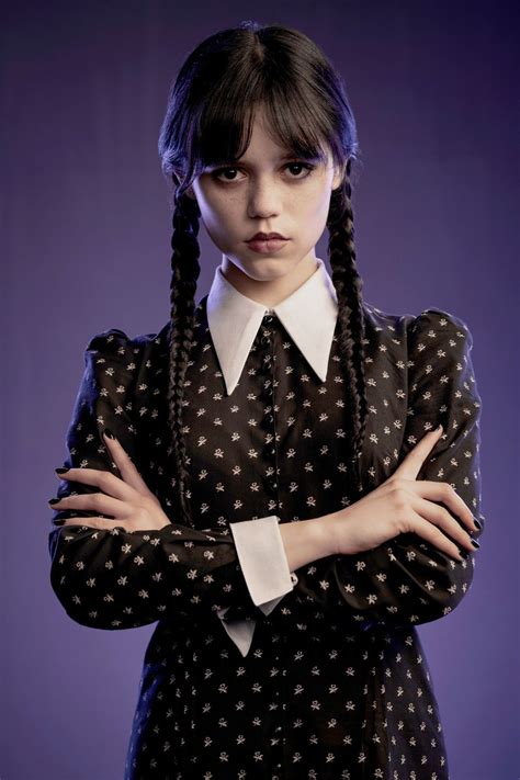 Phim Wednesday Addams tái sinh sức hút cho thời trang goth