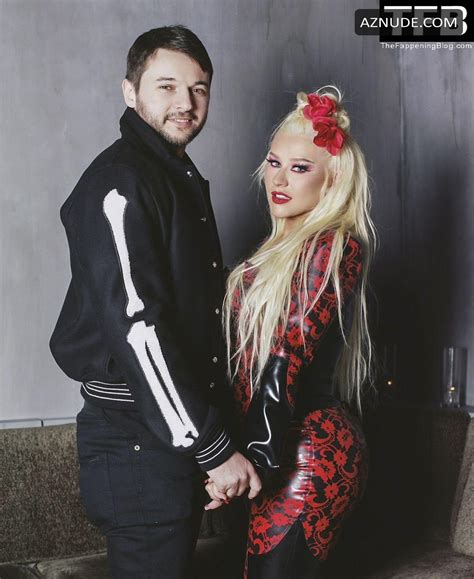 Christina Aguilera Sexy Poses Showing Off Her Hot Cleavage In A Social Media Photoshoot On