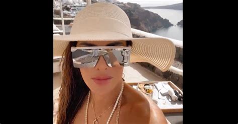 Con sombrero y en bikini celebra Ninel Conde su cumpleaños 46
