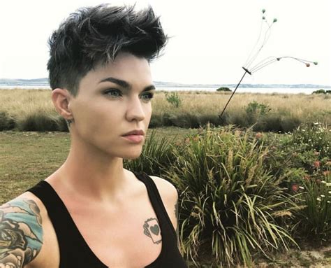 Short Hair Cuts Short Hair Styles Pixie Cuts Lesbian Hair Face Structure Androgynous Hair