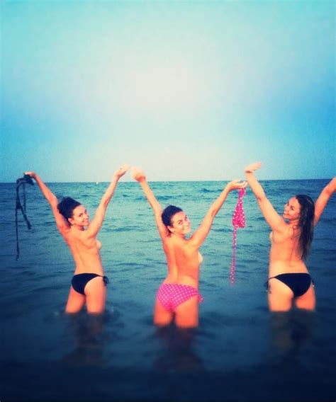 Hot Sexy Katie Hall Bikini Pics