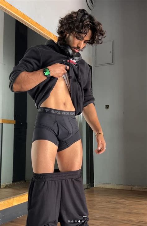 Shirtless Bollywood Men Insta Hottie Strips For The Gram Gym Fit Hot Bod