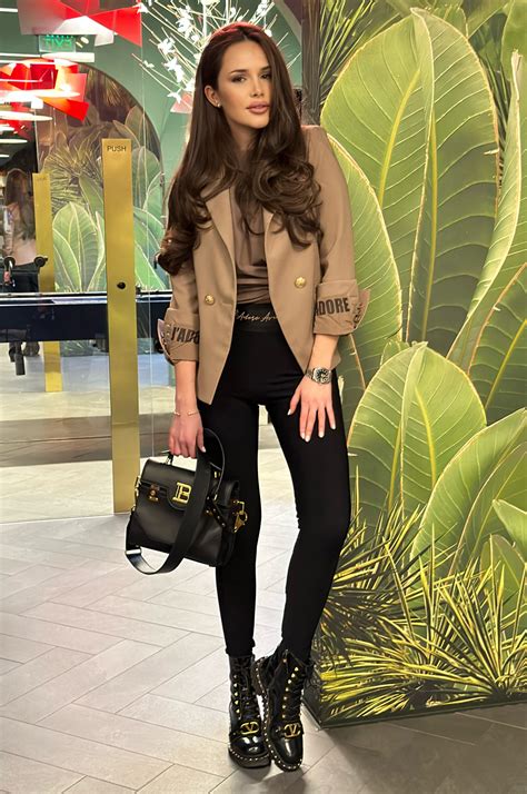 Клин J Adore в черно с nude надпис пролетна материя AVIN