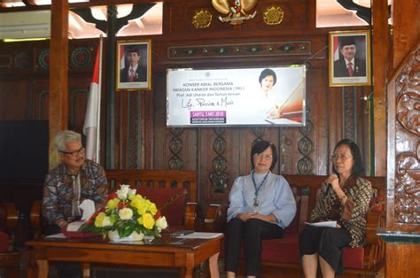 Rektor UGM Mewisuda 1 369 Lulusan Pascasarjana Universitas Gadjah Mada