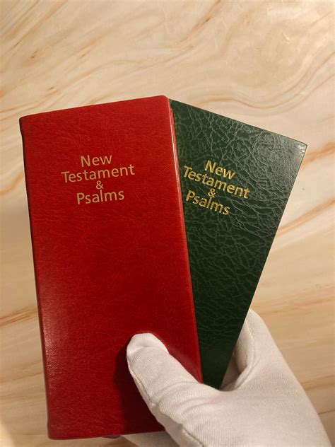 X2 Thin Red And Green Gideon Niv Leather Bibles With Psalm Ref X263