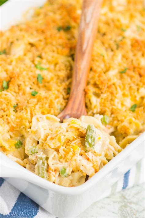 Creamy Chicken and Noodle Casserole - Pumpkin 'N Spice