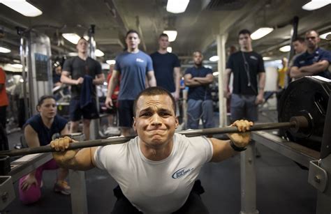 image libre muscle epaule force remise en forme salle de gym