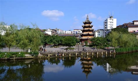 四川遂宁最东边的县，和重庆接壤，拥有赤城湖景区高峰山赤城湖遂宁新浪新闻