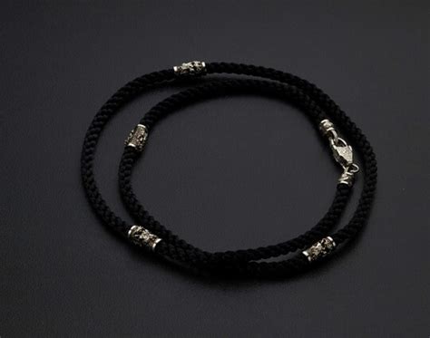 Купить нейлоновый шнурок с серебряными вставками и концевиками