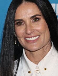 PHOTO Demi Moore à ans en bikini de pin up taille haute elle craque pour la tendance