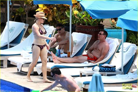 Megan Hilty Bikini Cuddling In Hawaii Photo Bikini Megan Hilty Shirtless Photos