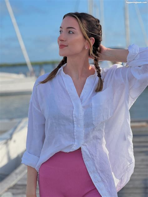 Novaleesi Novaleesi Nude OnlyFans Leaks Fappening FappeningBook