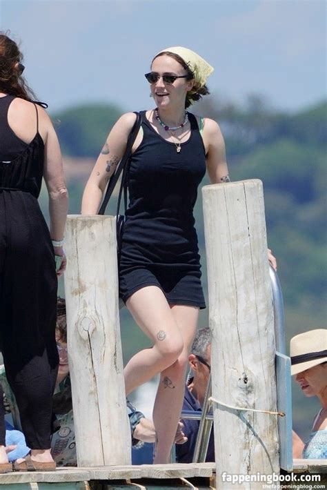 Ella Emhoff Nude OnlyFans Leaks Fappening FappeningBook