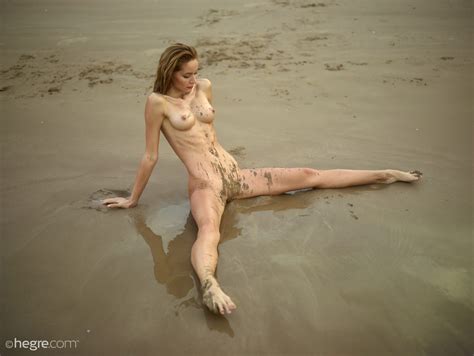 Sonya Playing Naked In The Sand Sexy Gallery Full Photo SexyAndFunny