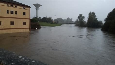 Maltempo Frane E Strade Chiuse Piene Dei Fiumi In Calo Resta L