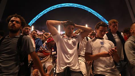 Euro 2020 final: Triumph and despair in pictures - Italy and England ...