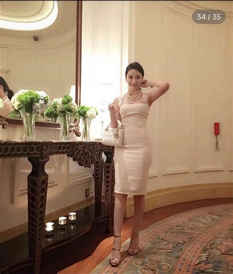 Hot girl ăn chơi số 1 Sài Thành từng dát đồ hiệu kín người sau 20 năm vẫn là tượng đài thời trang