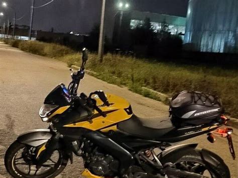 Купить б у Bajaj Pulsar NS карбюратор передач в Санкт Петербурге жёлтый naked bike