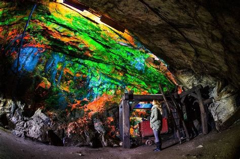 The Fluorescent Rocks Of Sterling Hill Mining Museum Amusing Planet