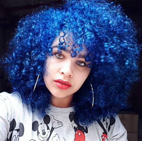 Cabelo cacheado azul 62 Inspirações para arrasar e conquistar o