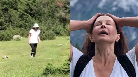 Ashley Judd Walks Again After Brutal Accident Youtube