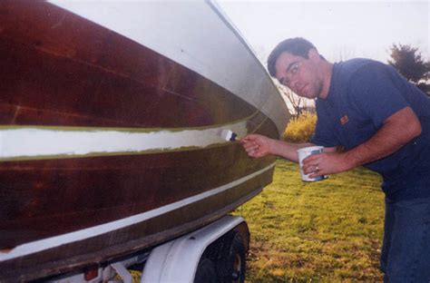 How to Paint a Fiberglass Boat Hull