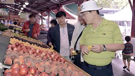 과일 고르는 이재명·김문기유동규 요트 빌려 함께 바다낚시 중앙일보