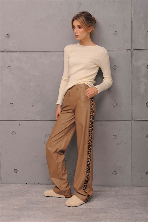 Купить женские брюки NUDE бежевый Описание фото цена