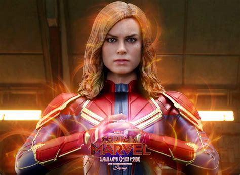 Hot Toys Captain Marvel 1 6th Scale Deluxe Version MMS522 Art City Collectibles