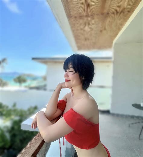 Thanh Hương bikini đỏ đốt mắt khán giả
