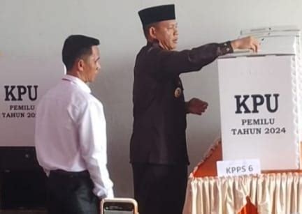 Pj Bupati Empat Lawang Ikuti Simulasi Pencoblosan Pemilu 2024