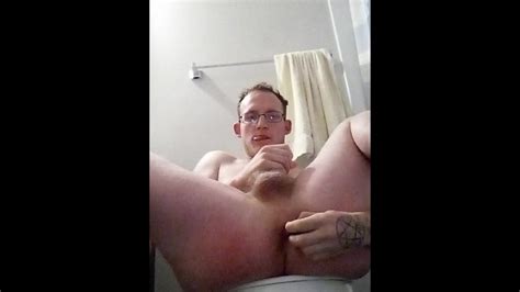 Femboy 炫耀他们的负载 Pornhub Gay