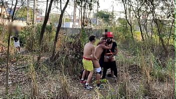 O MAQUINISTA DO TREM COME MEU CU NO MATO VÁRIOS CARAS ASSISTINDO XVIDEOS