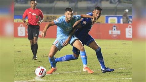 Musim Lalu Sumbang Gol Ke Gawang Persela Pemain Persib Bandung Ini